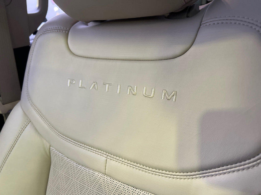 Used 2020 Ford Explorer Platinum w/ Premium Technology Package AWD/4WD image 21