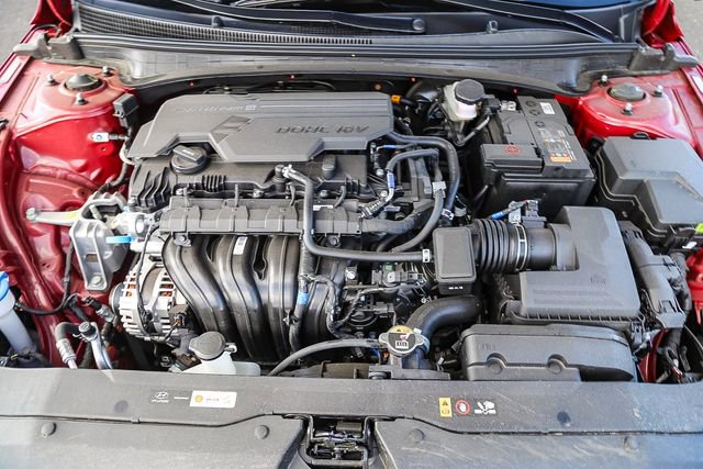 New 2025 Hyundai Elantra Limited FWD image 32