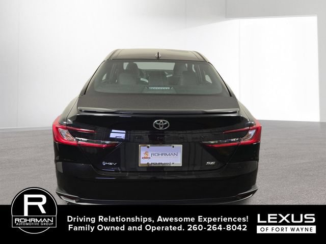 Used 2025 Toyota Camry SE FWD image 7