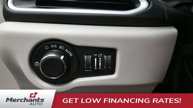 Used 2023 Chrysler Voyager LX FWD image 16