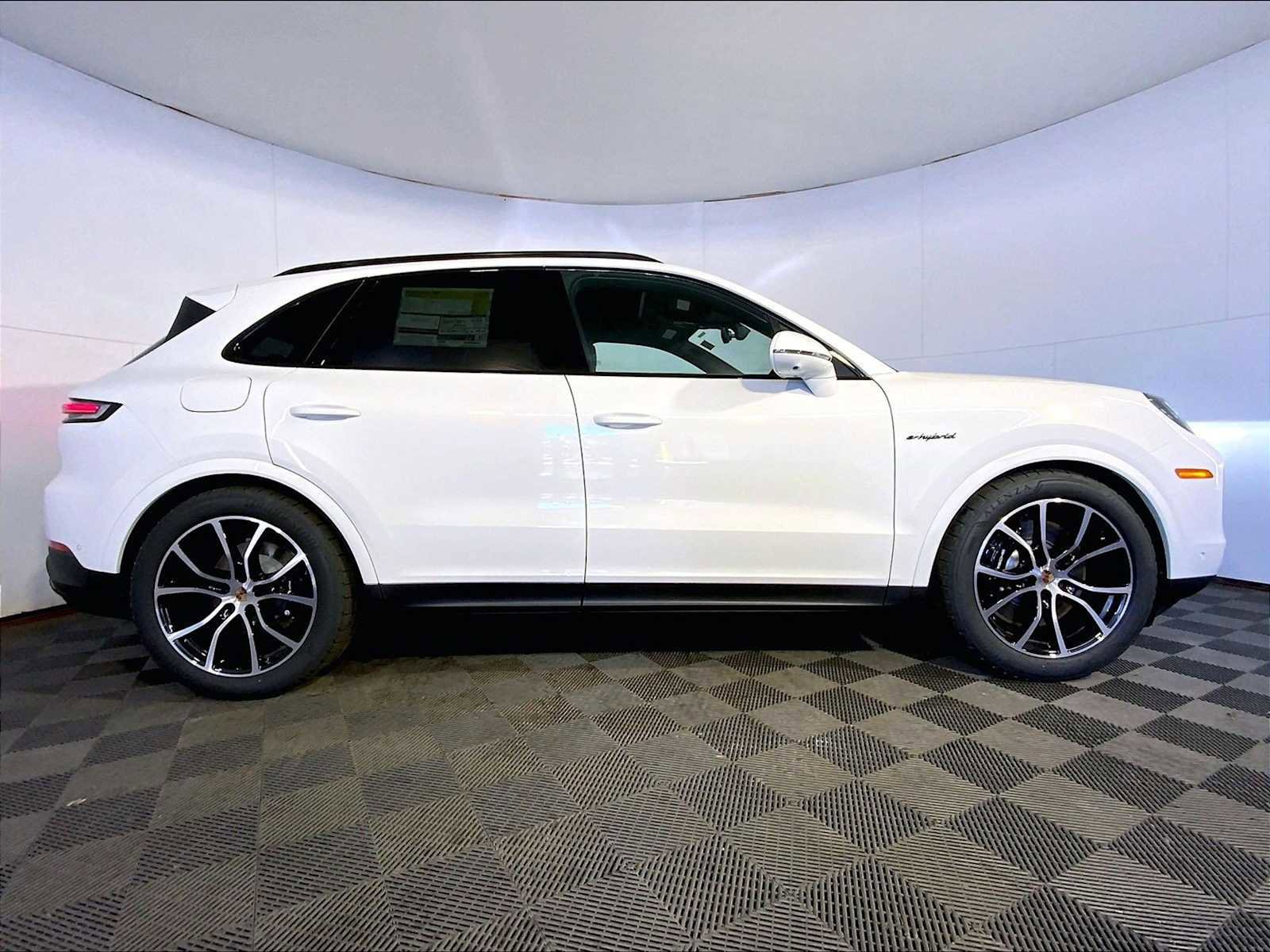 New 2025 Porsche Cayenne E-Hybrid image 8