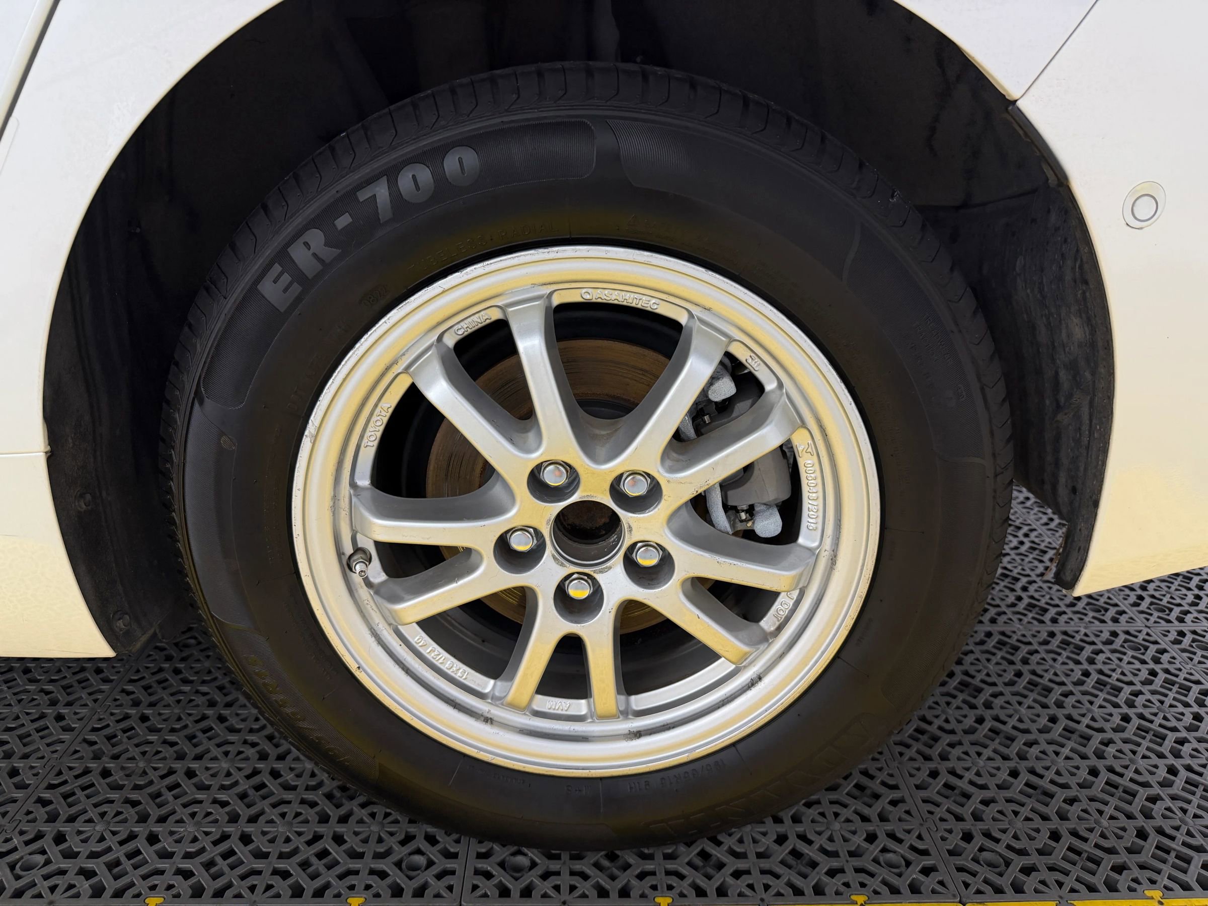 Used 2019 Toyota Prius LE image 33