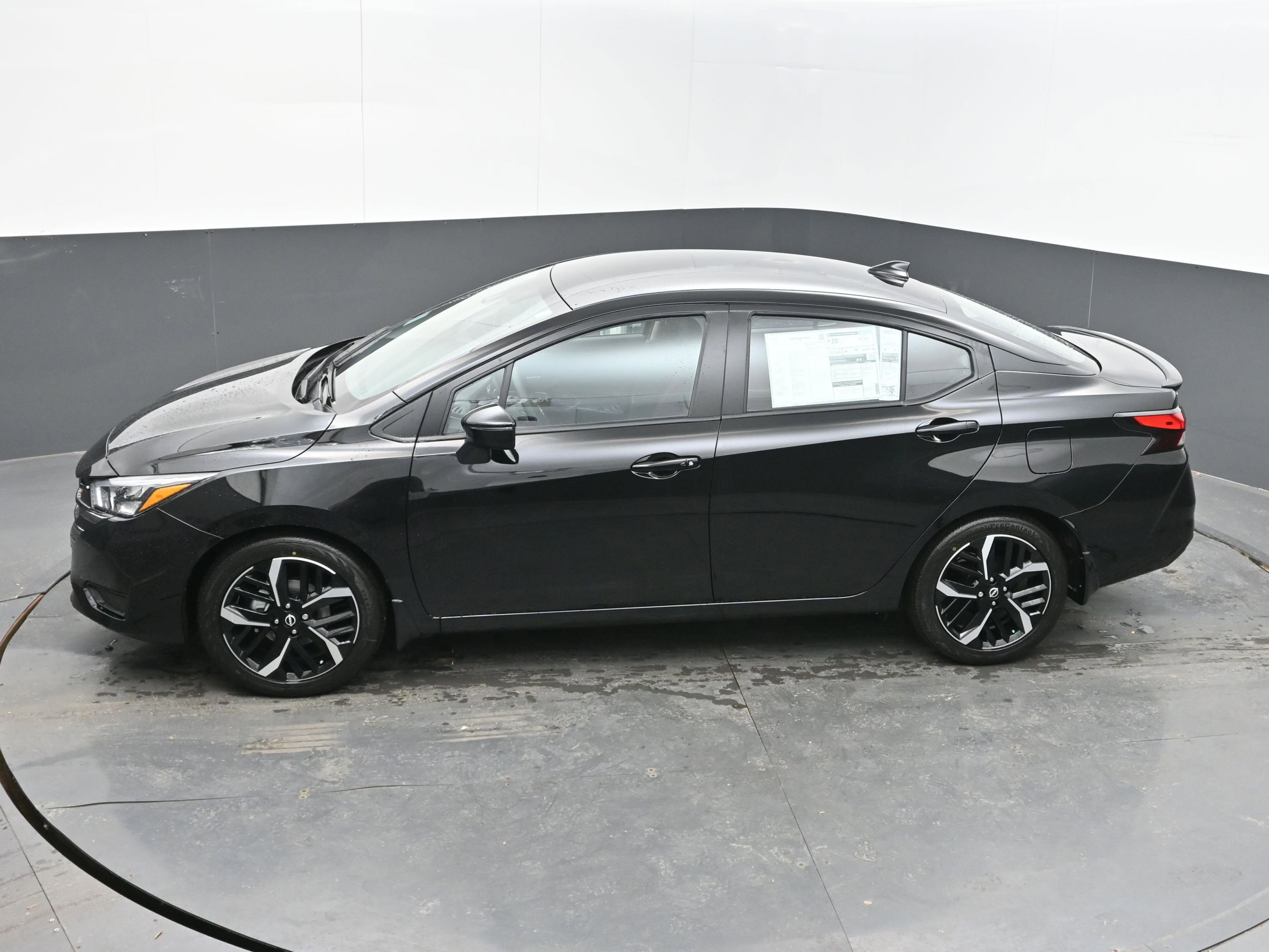 New 2025 Nissan Versa SR image 33