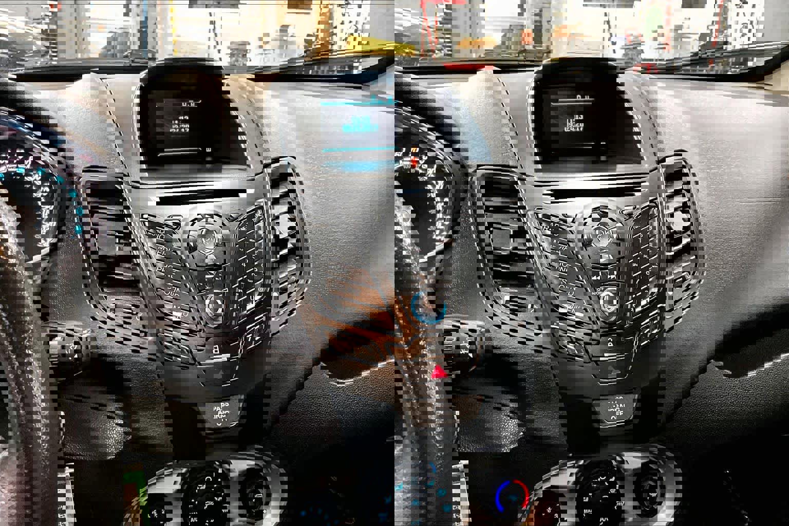 Used 2015 Ford Fiesta SE image 25