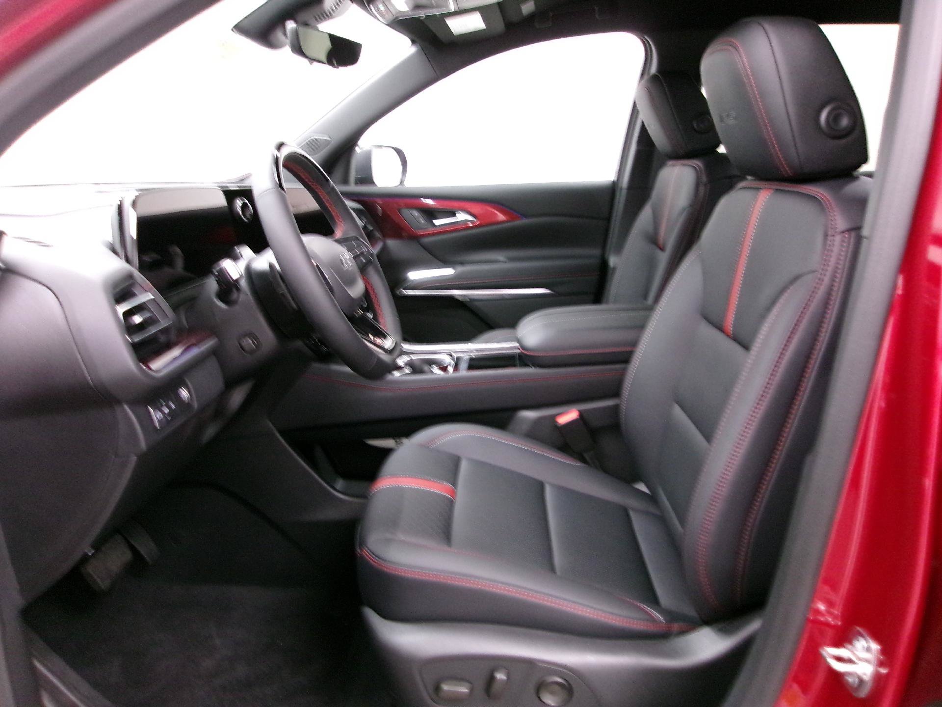 New 2026 Chevrolet Traverse RS w/ LPO, Floor Liner Package FWD image 9