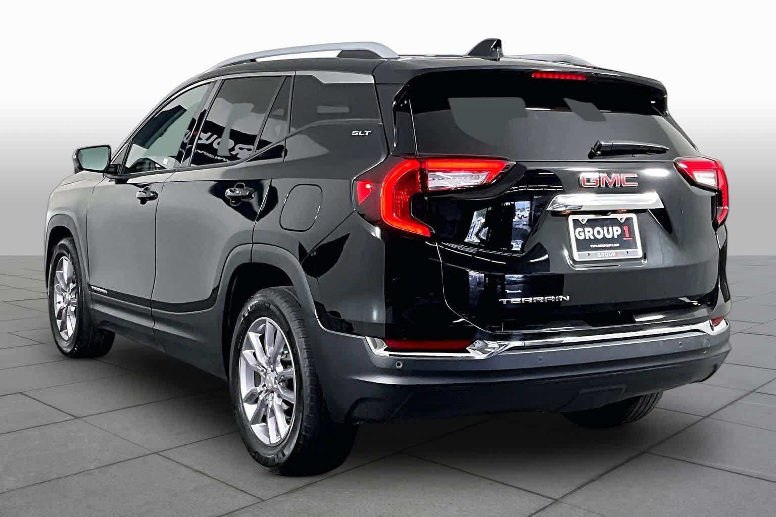 Certified 2024 GMC Terrain SLT FWD image 12