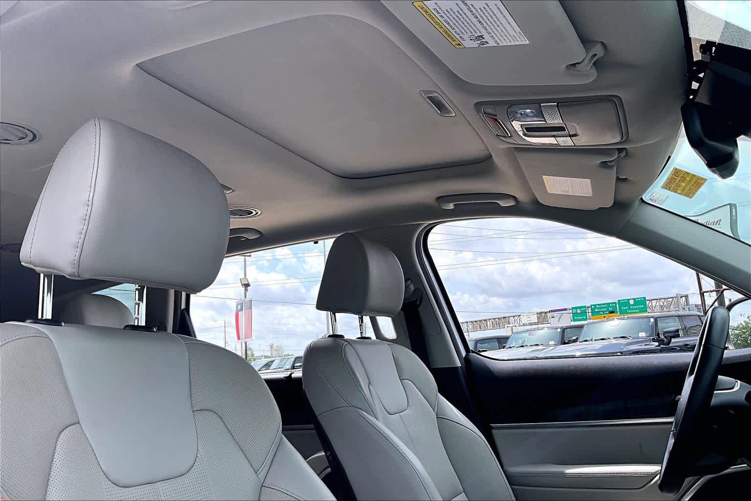 Used 2024 Kia Telluride EX w/ EX Captain's Chair Package image 13