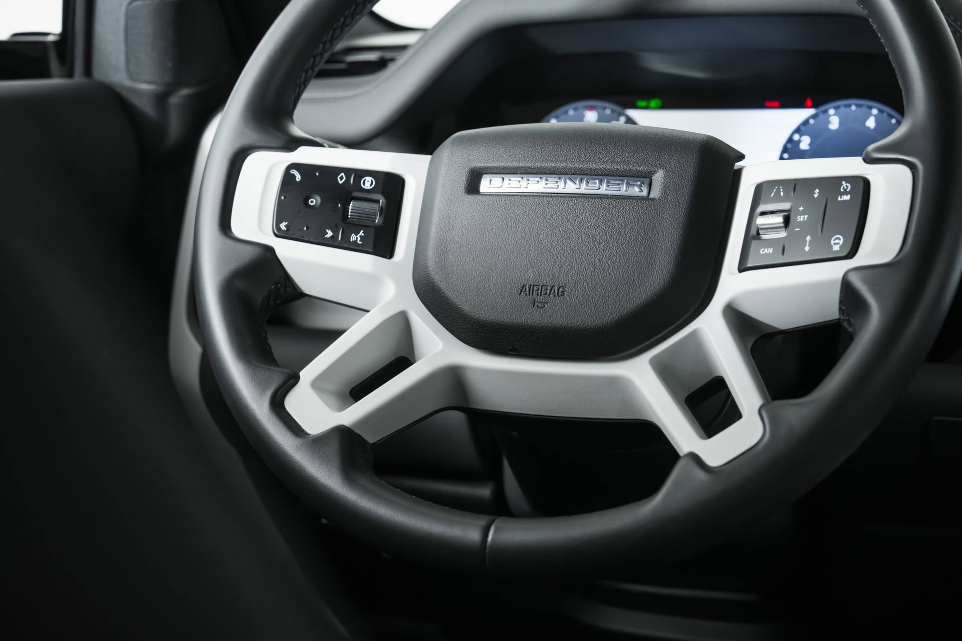 Used 2025 Land Rover Defender 110 S image 90