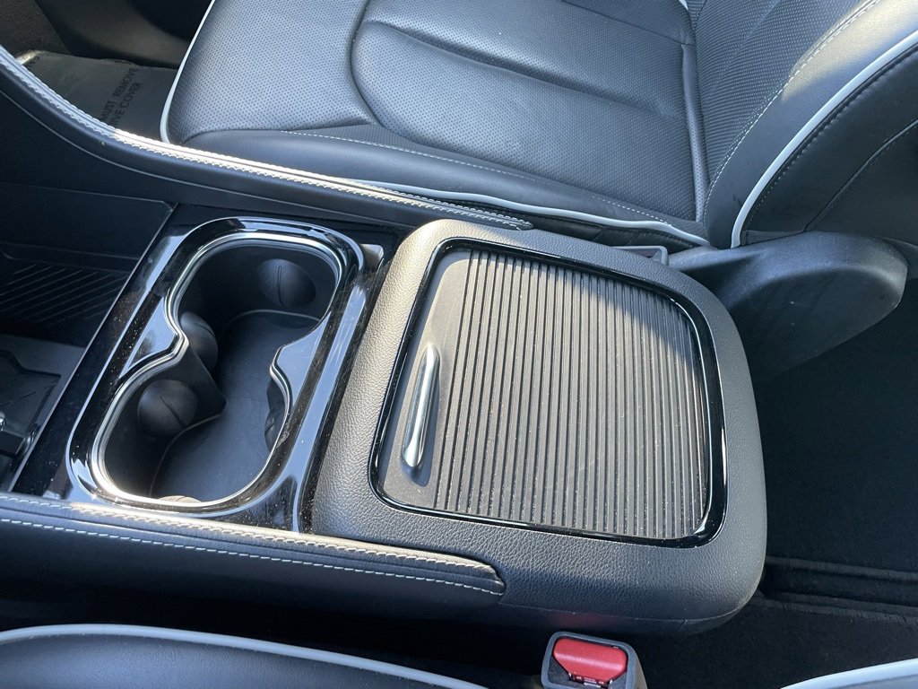 Used 2025 Chrysler Pacifica Limited image 49