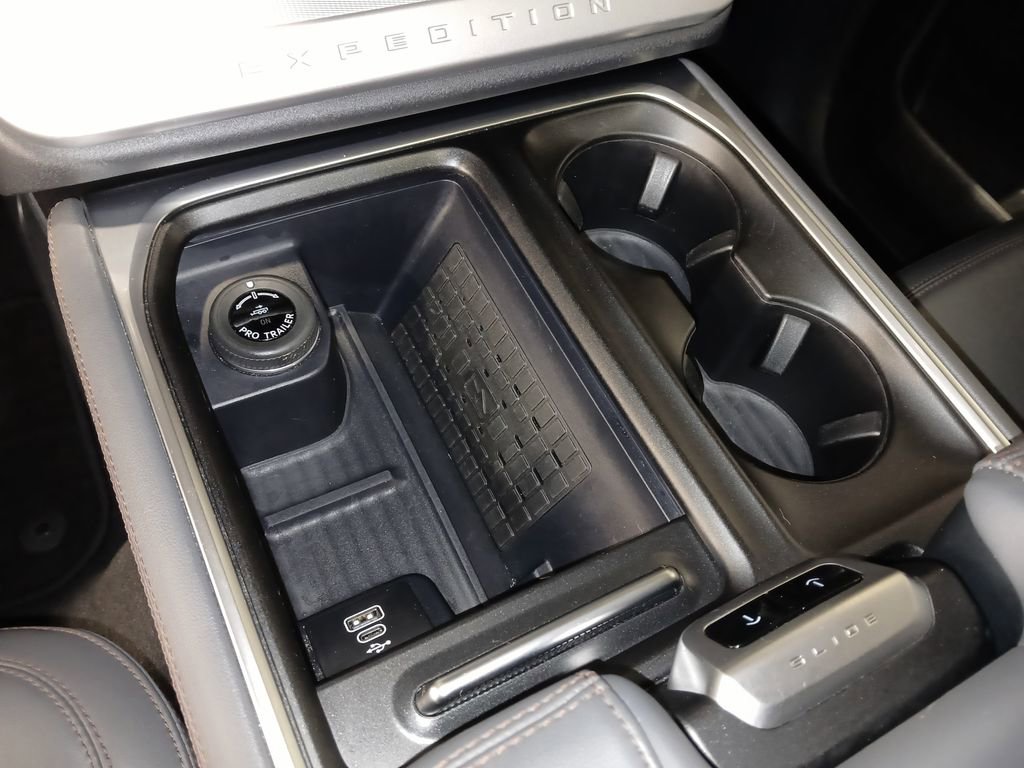 Used 2025 Ford Expedition Active AWD/4WD image 20
