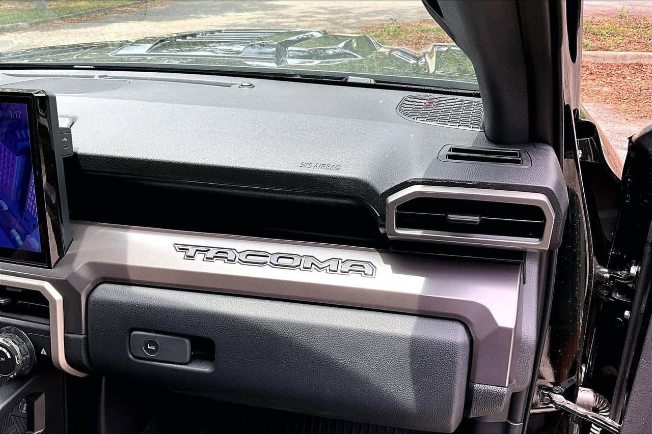 Used 2025 Toyota Tacoma TRD Sport AWD/4WD image 23