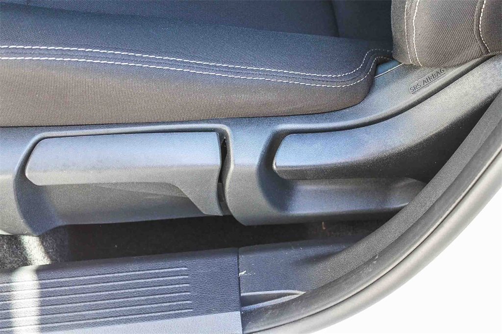 Used 2023 Nissan Rogue S image 27