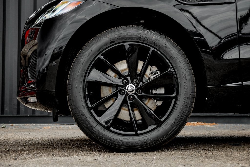 New 2026 Jaguar F-PACE R-Dynamic S image 4