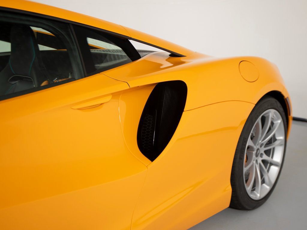 Used 2023 McLaren Artura image 38