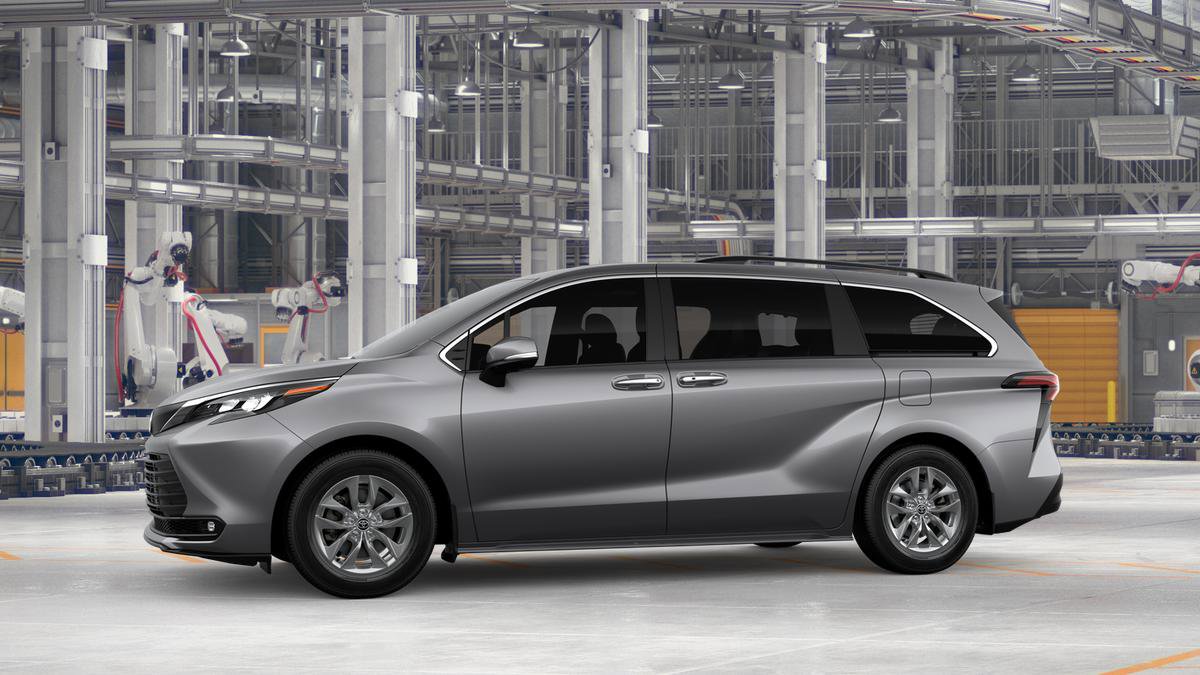 New 2026 Toyota Sienna XLE FWD image 3