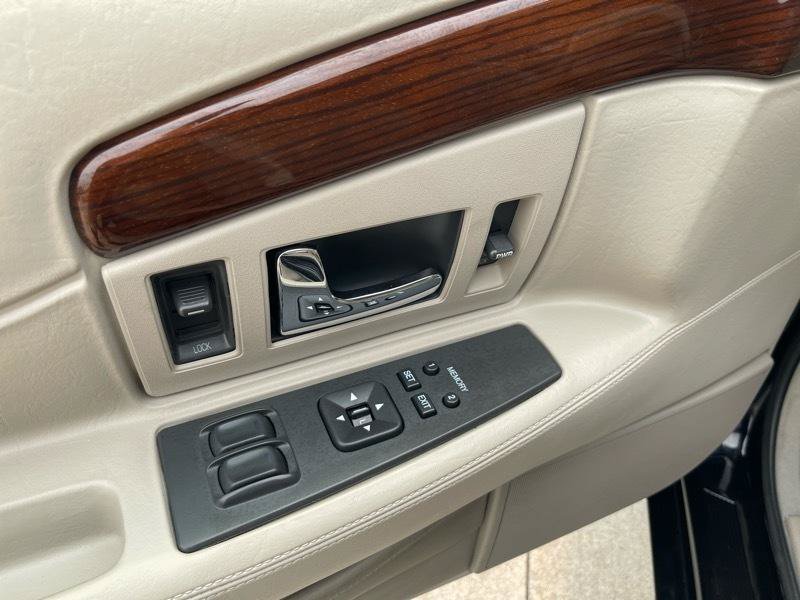 Used 2001 Cadillac Eldorado Touring FWD image 25