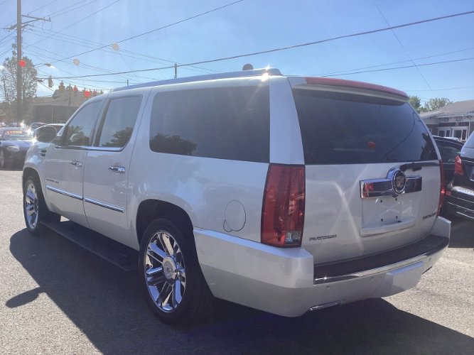 Used 2013 Cadillac Escalade ESV Platinum image 4