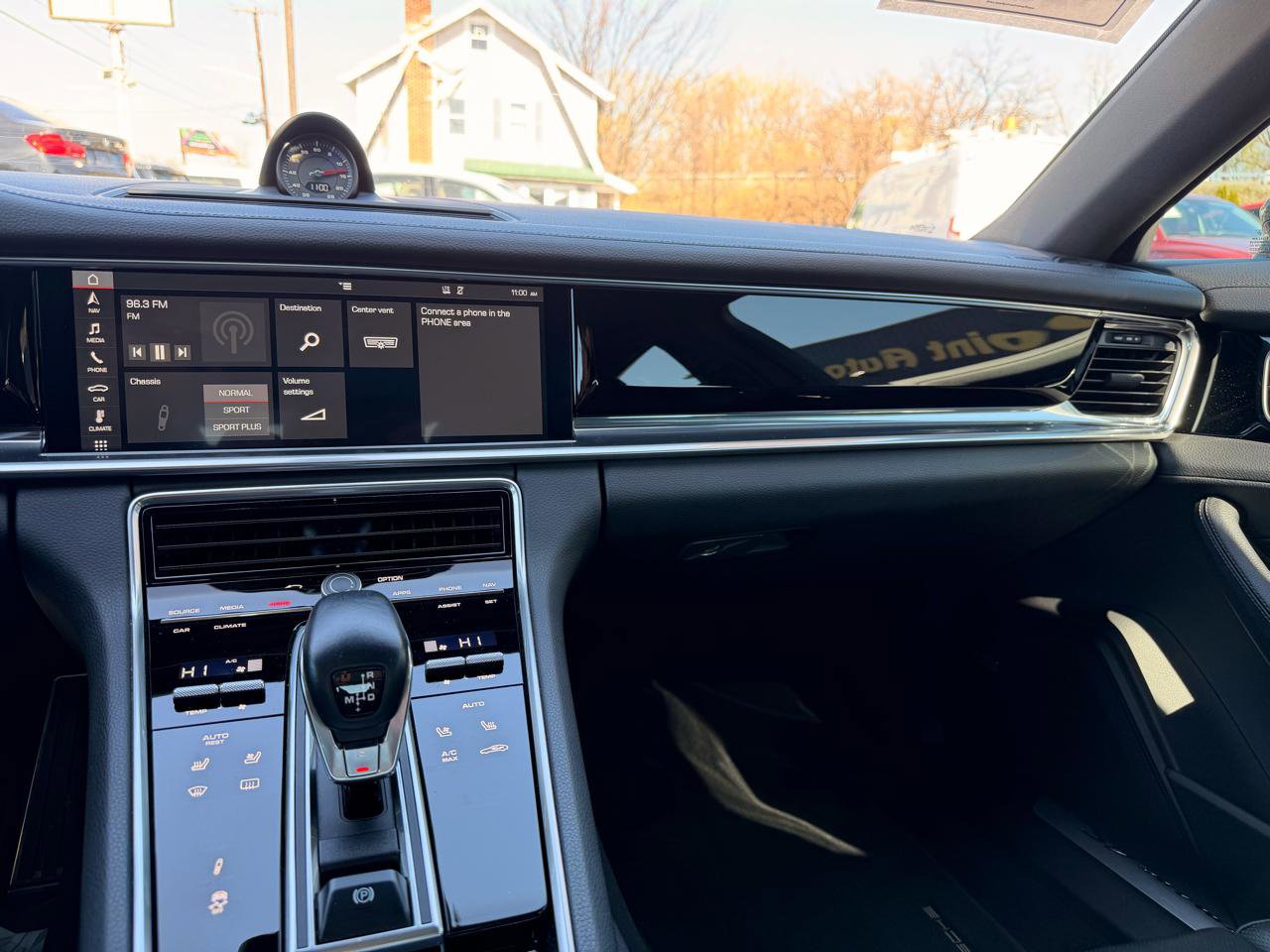 Used 2018 Porsche Panamera 4S image 32