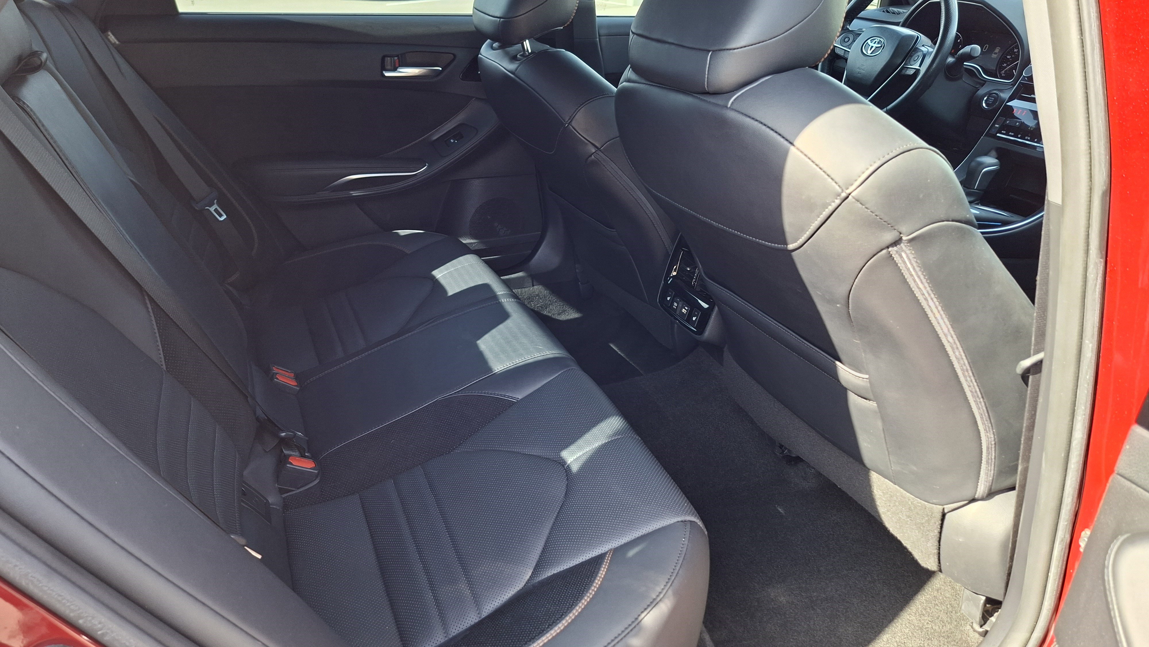 Used 2019 Toyota Avalon Touring FWD image 21