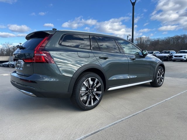 New 2026 Volvo V60 B5 Cross Country Ultra w/ Climate Package image 7