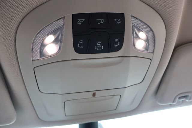 Used 2023 Chrysler Pacifica Touring-L FWD image 19