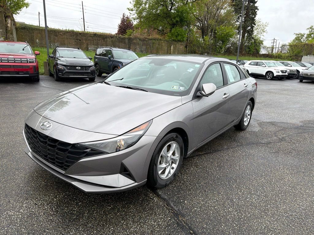 Certified 2023 Hyundai Elantra SE FWD image 3