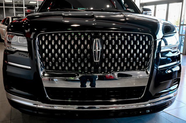 Used 2022 Lincoln Navigator L Black Label image 10