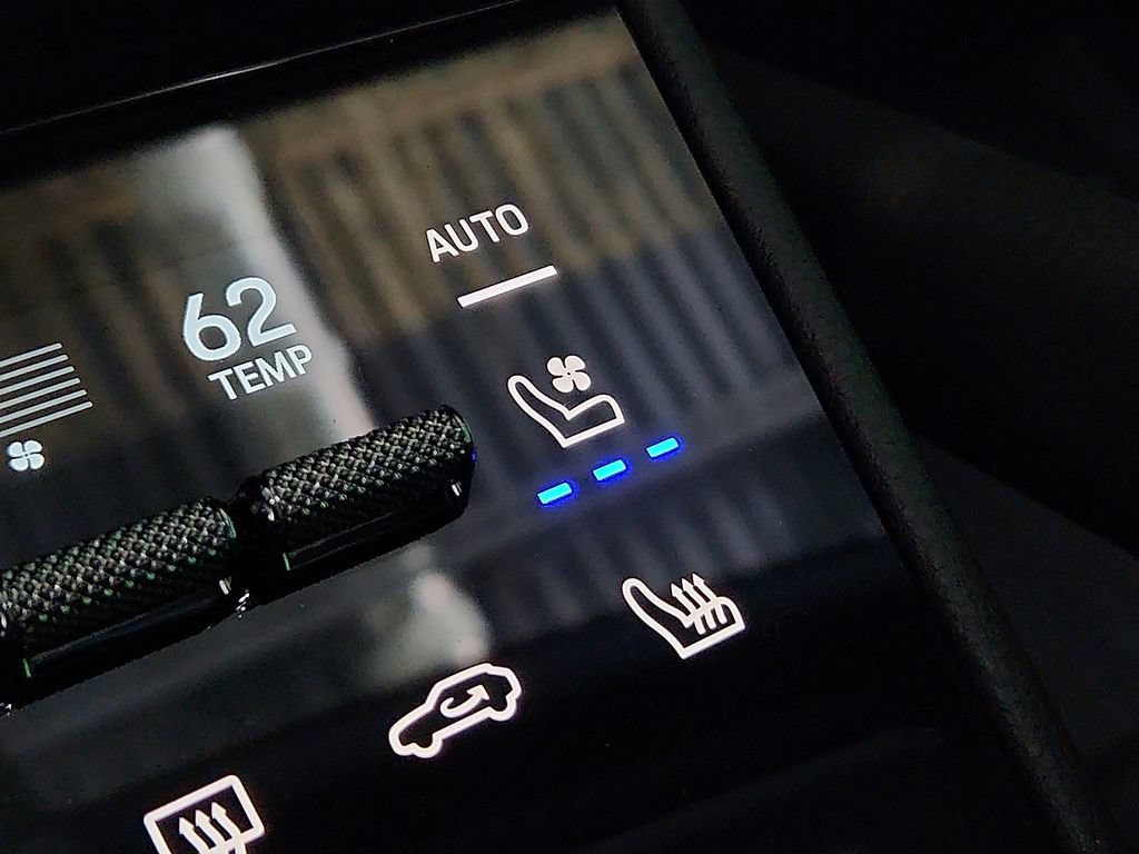 Certified 2026 Porsche Cayenne AWD/4WD image 25