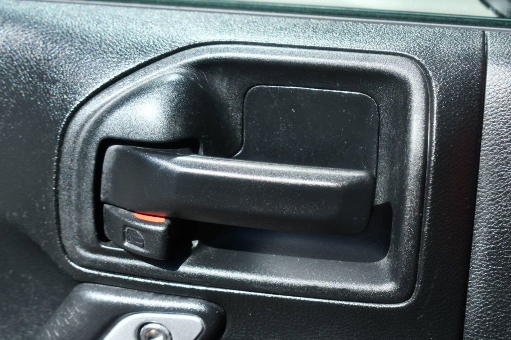 Used 2018 Jeep Wrangler Unlimited Sahara w/ Connectivity Group image 43