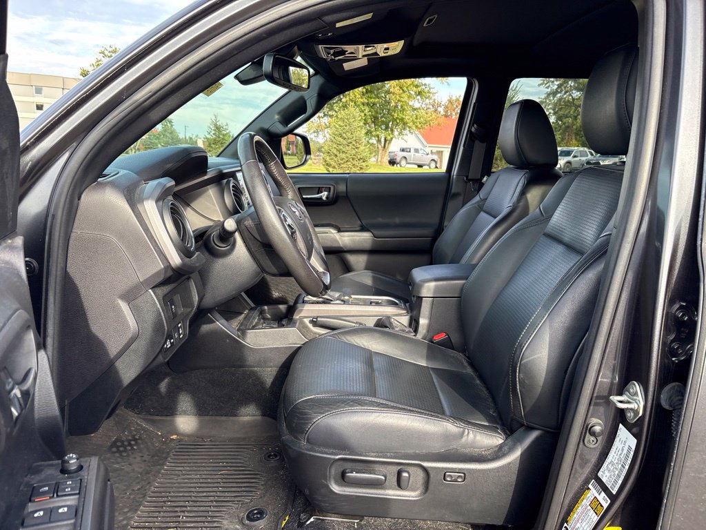 Used 2021 Toyota Tacoma TRD Off-Road w/ TRD Premium Off Road Package AWD/4WD image 15