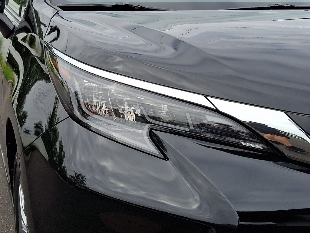 Used 2025 Toyota Sienna XLE FWD image 9