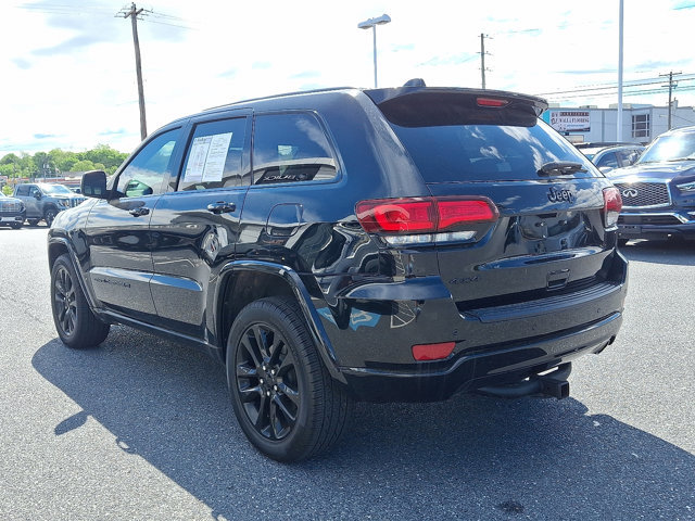 Used 2022 Jeep Grand Cherokee Laredo X AWD/4WD image 4