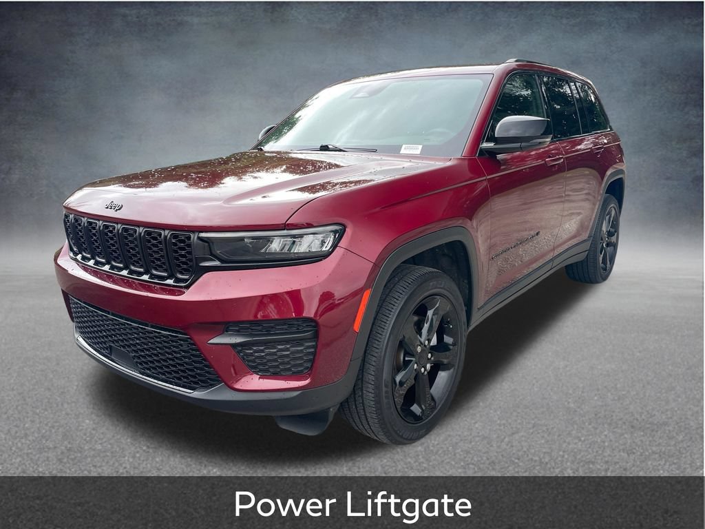 Used 2024 Jeep Grand Cherokee Altitude AWD/4WD image 4