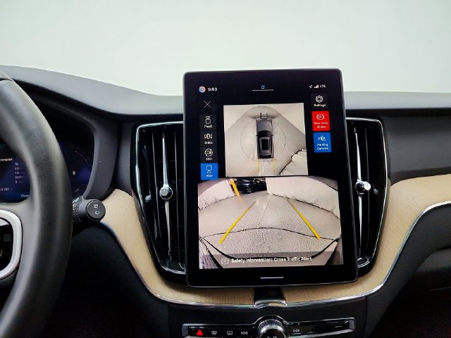 Certified 2026 Volvo XC60 B5 Plus AWD/4WD image 28