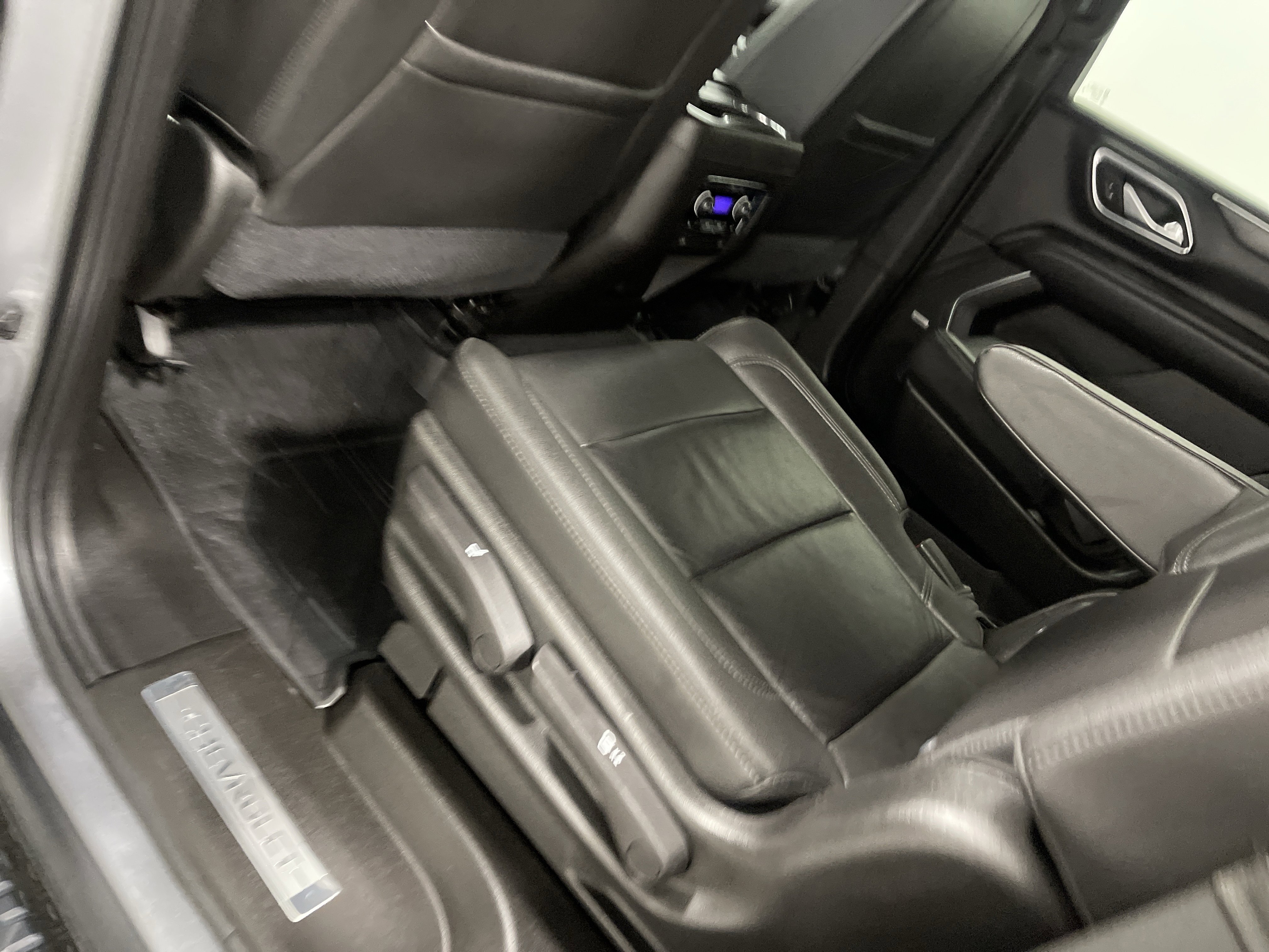 Used 2021 Chevrolet Tahoe Z71 w/ Z71 Off-Road Package AWD/4WD image 17