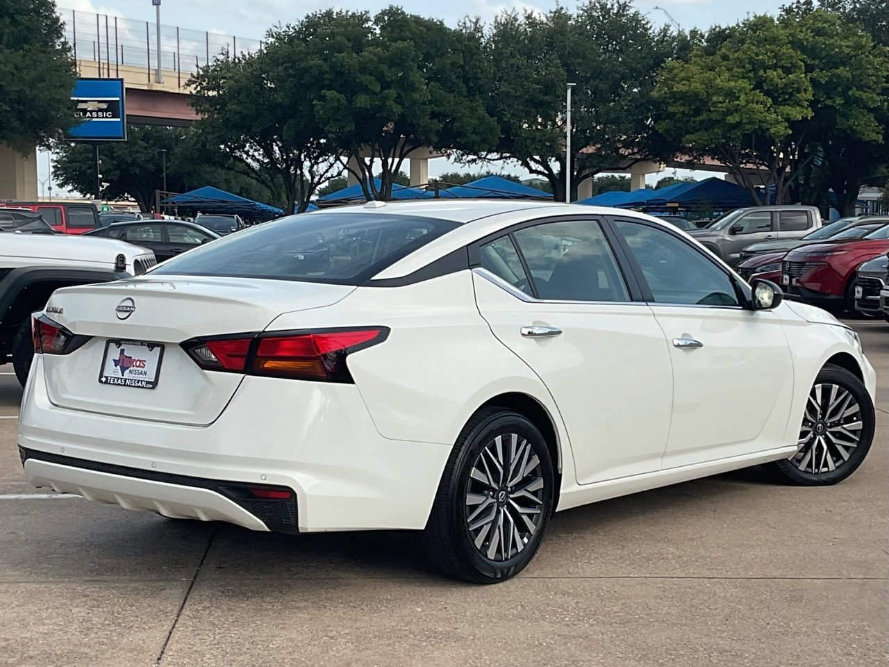 Used 2025 Nissan Altima 2.5 SV FWD image 4