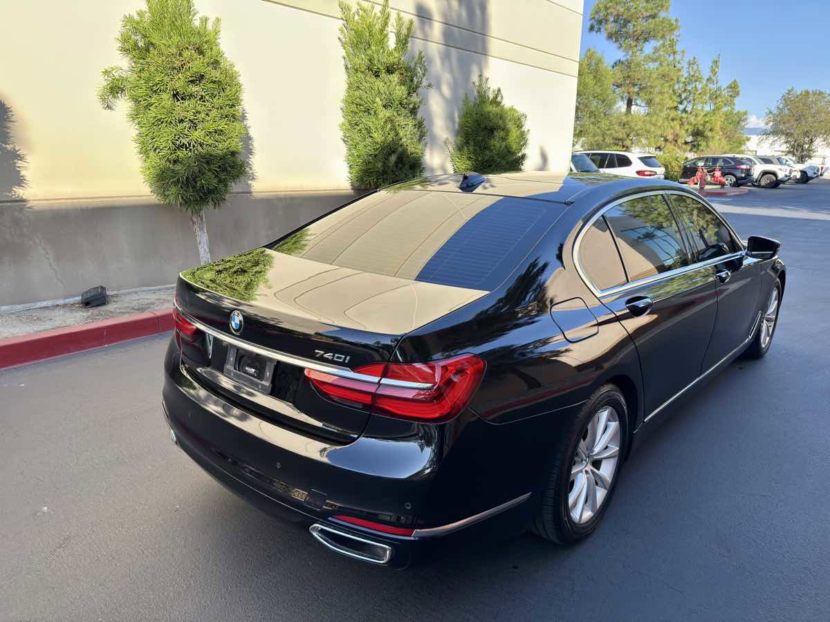 Used 2016 BMW 740i image 11