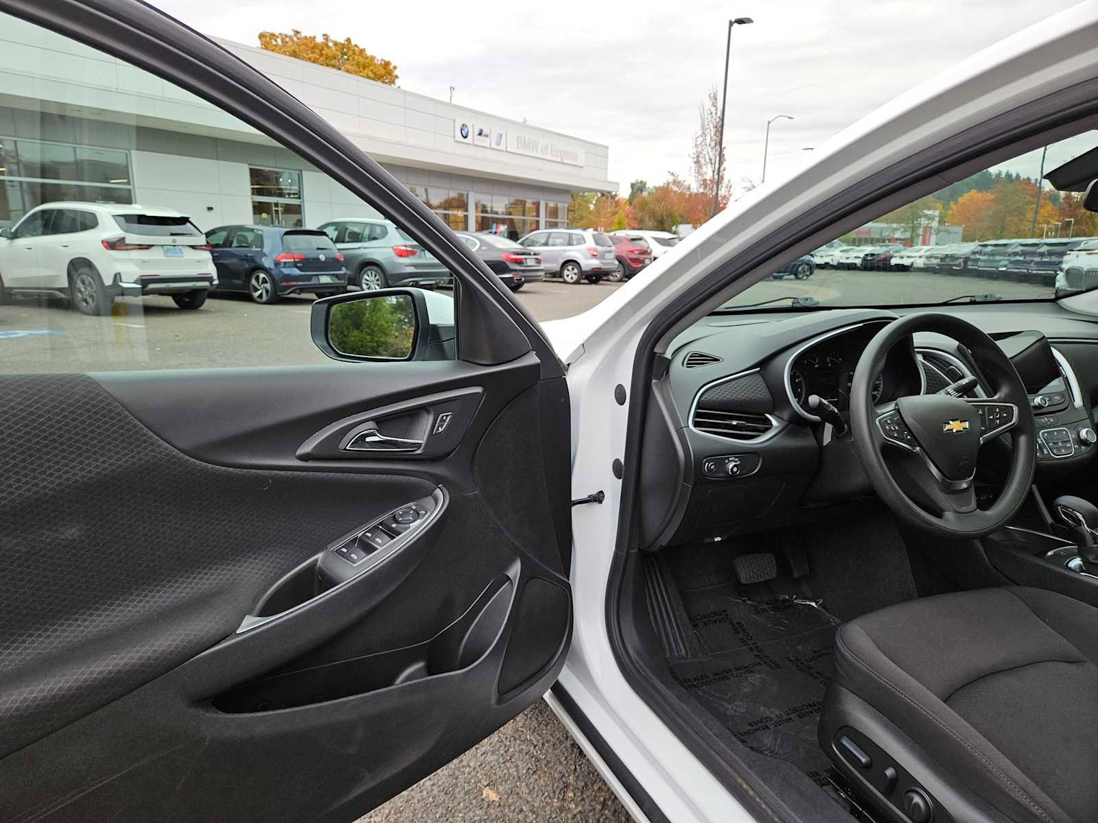 Used 2024 Chevrolet Malibu LT image 46