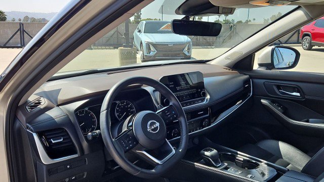 Used 2023 Nissan Rogue SL w/ SL Premium Package FWD image 10