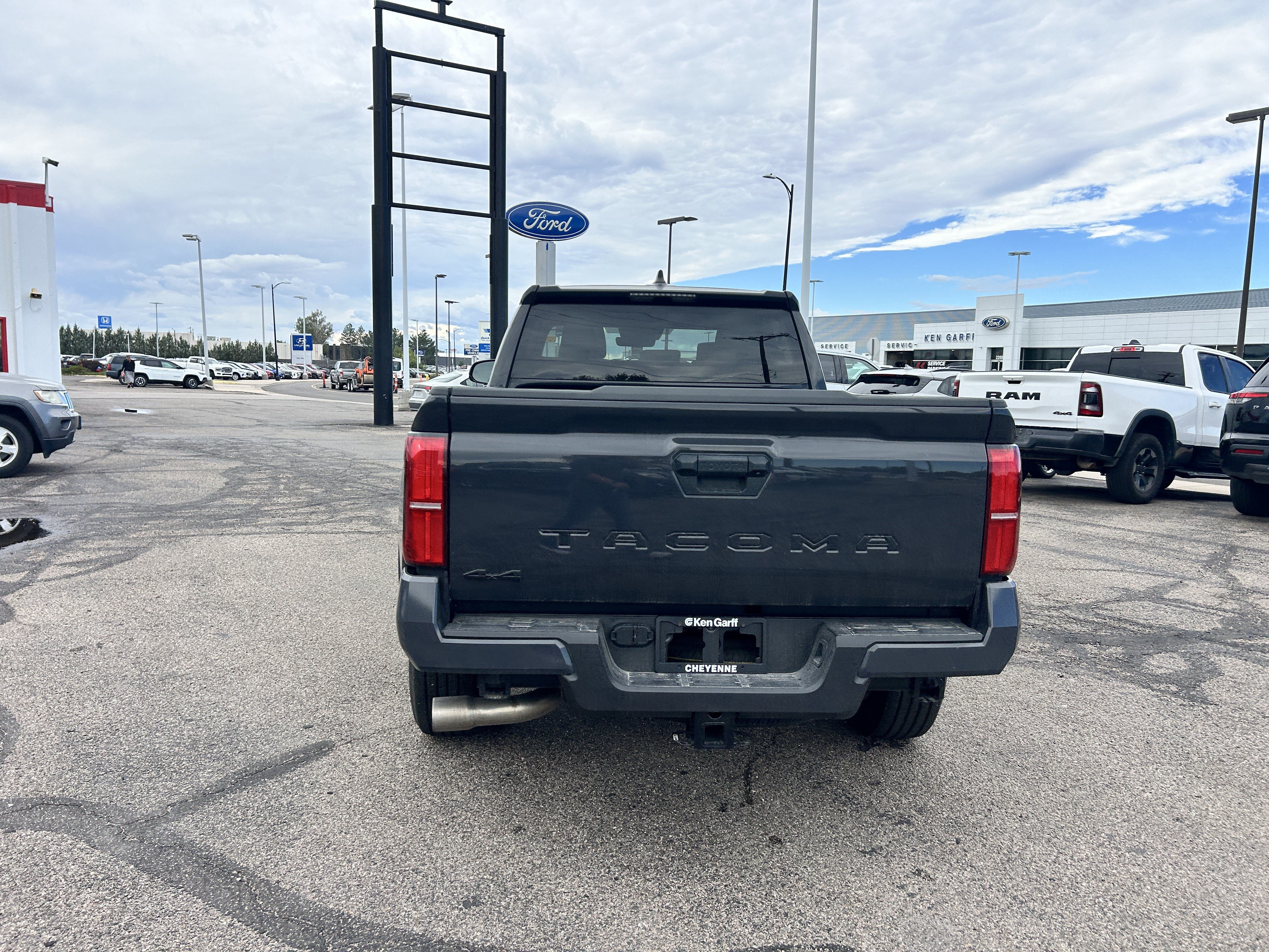 Used 2025 Toyota Tacoma SR5 AWD/4WD image 4