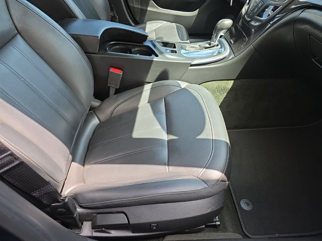 Used 2017 Buick Regal Sport Touring FWD image 23