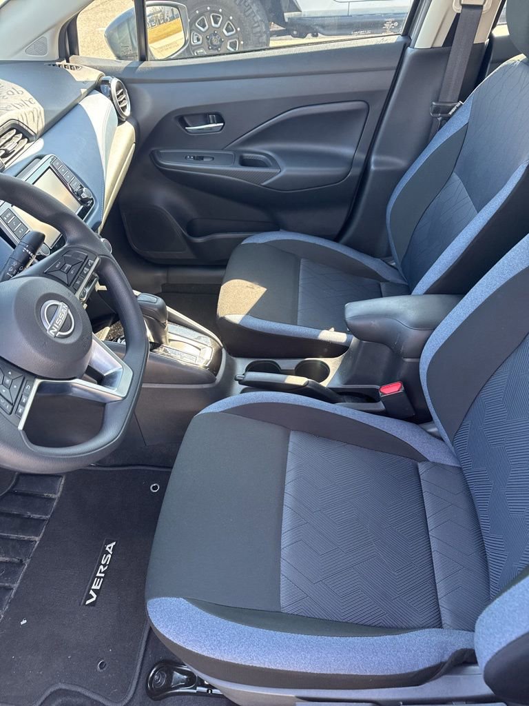 Used 2025 Nissan Versa SV w/ Trunk Package image 9