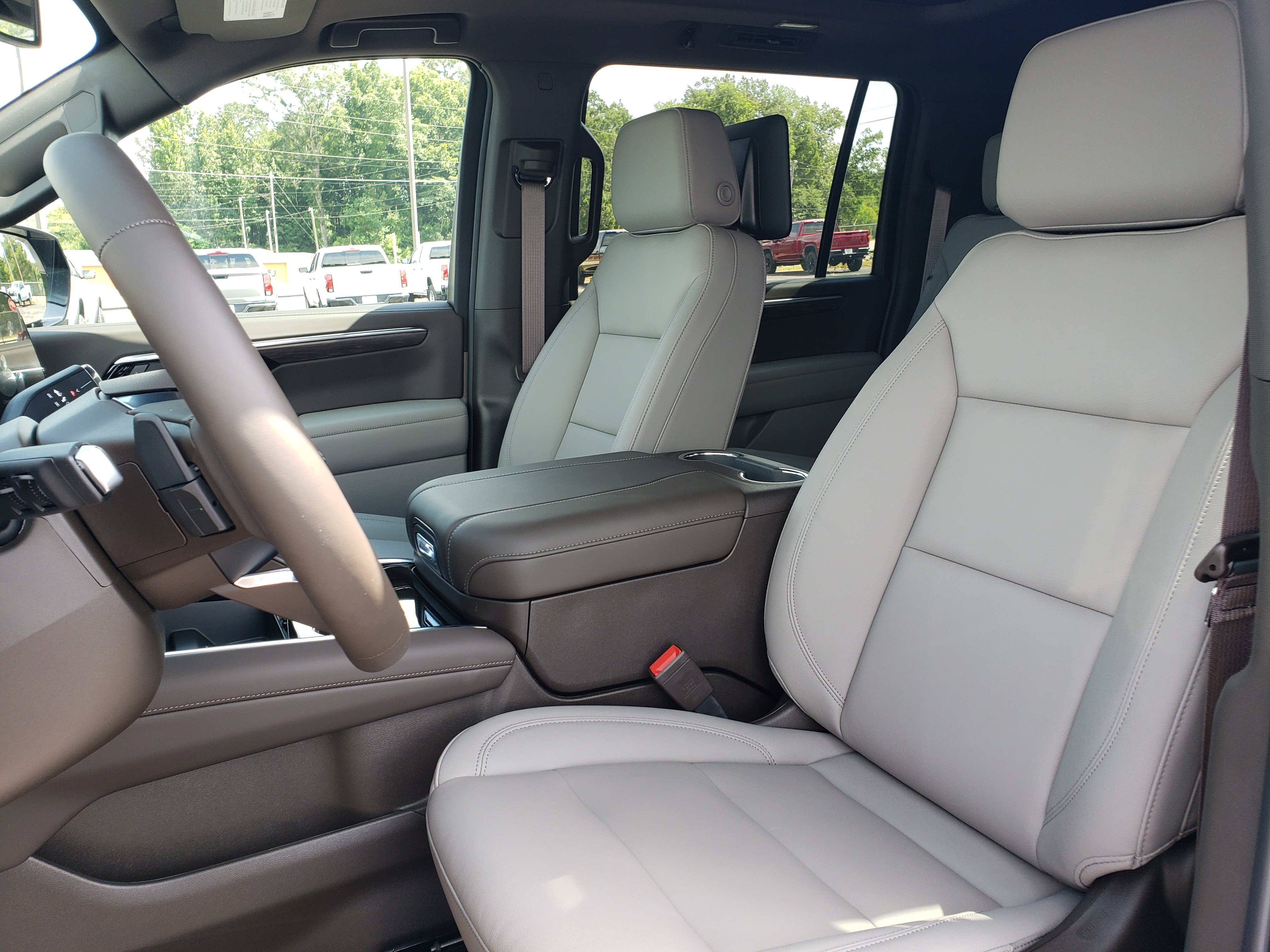 New 2026 Chevrolet Suburban Z71 w/ Z71 Off-Road Package AWD/4WD image 27