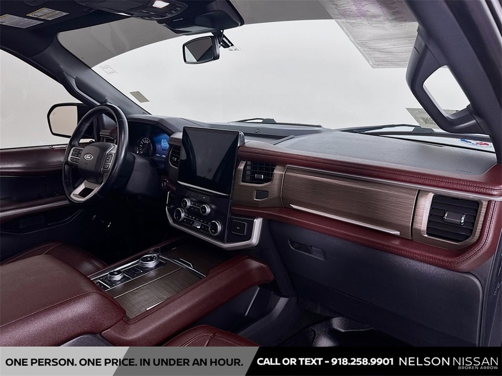 Used 2022 Ford Expedition Limited image 32