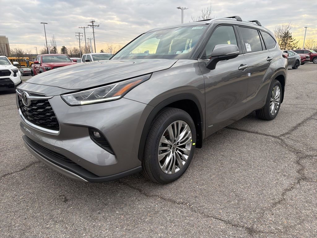 New 2026 Toyota Highlander Platinum image 6