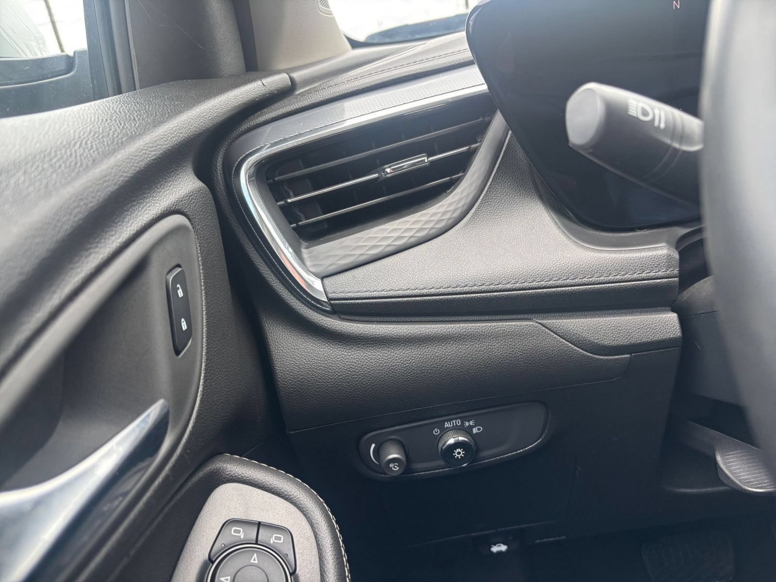 Used 2025 Buick Encore GX Preferred FWD image 32