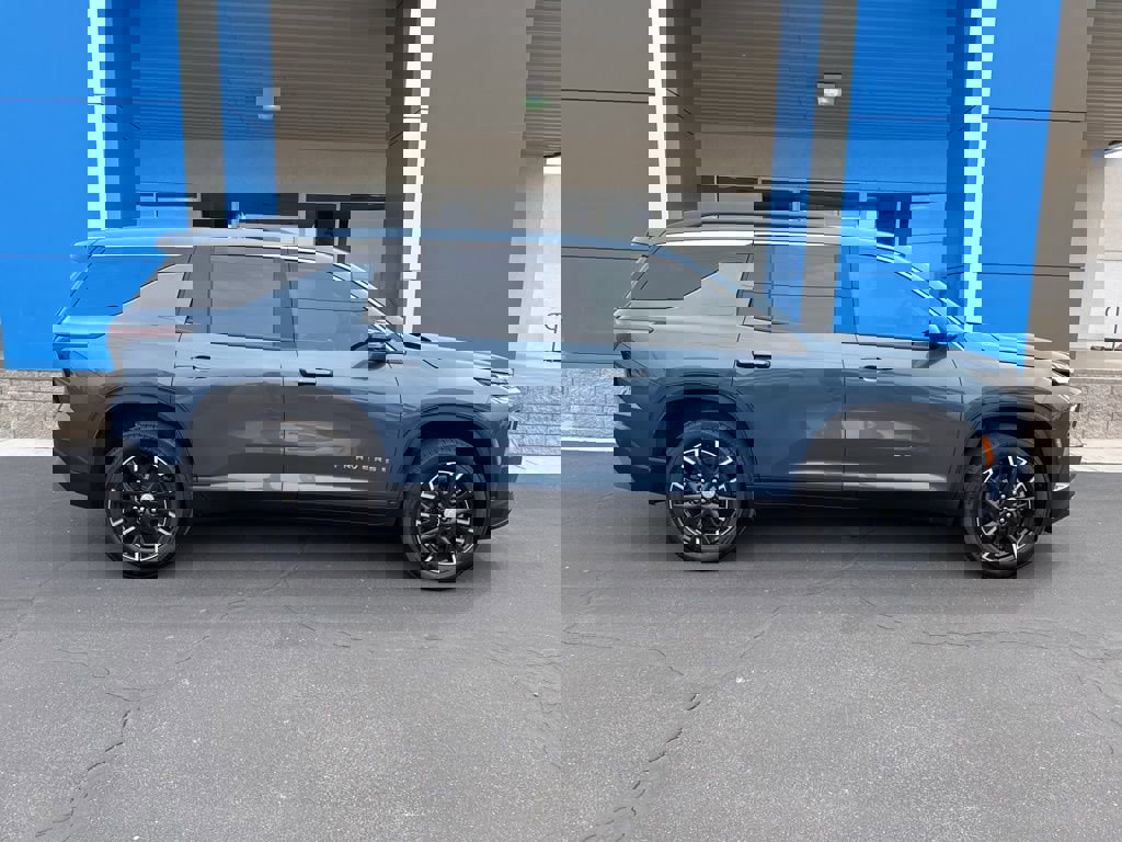 New 2026 Chevrolet Traverse LT w/ Sun and Wheel Package FWD image 2