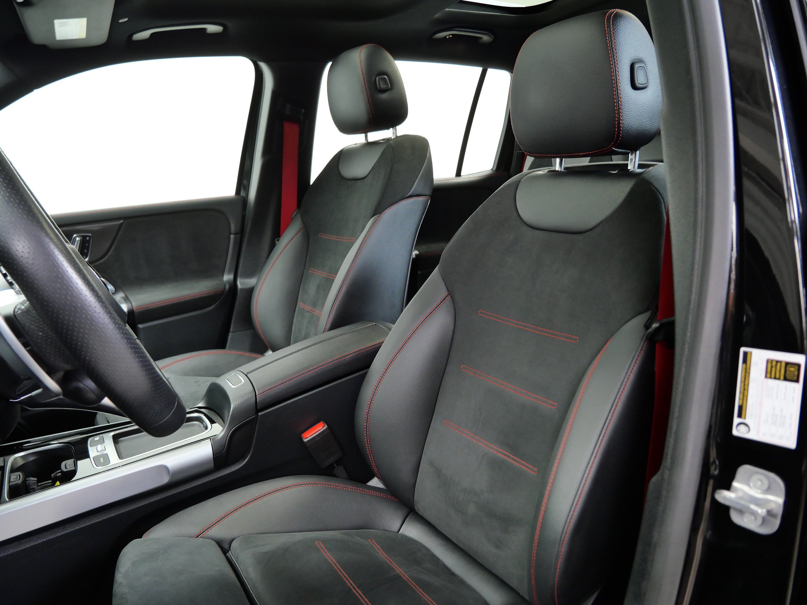 Used 2024 Mercedes-Benz GLB 35 AMG 4MATIC image 16