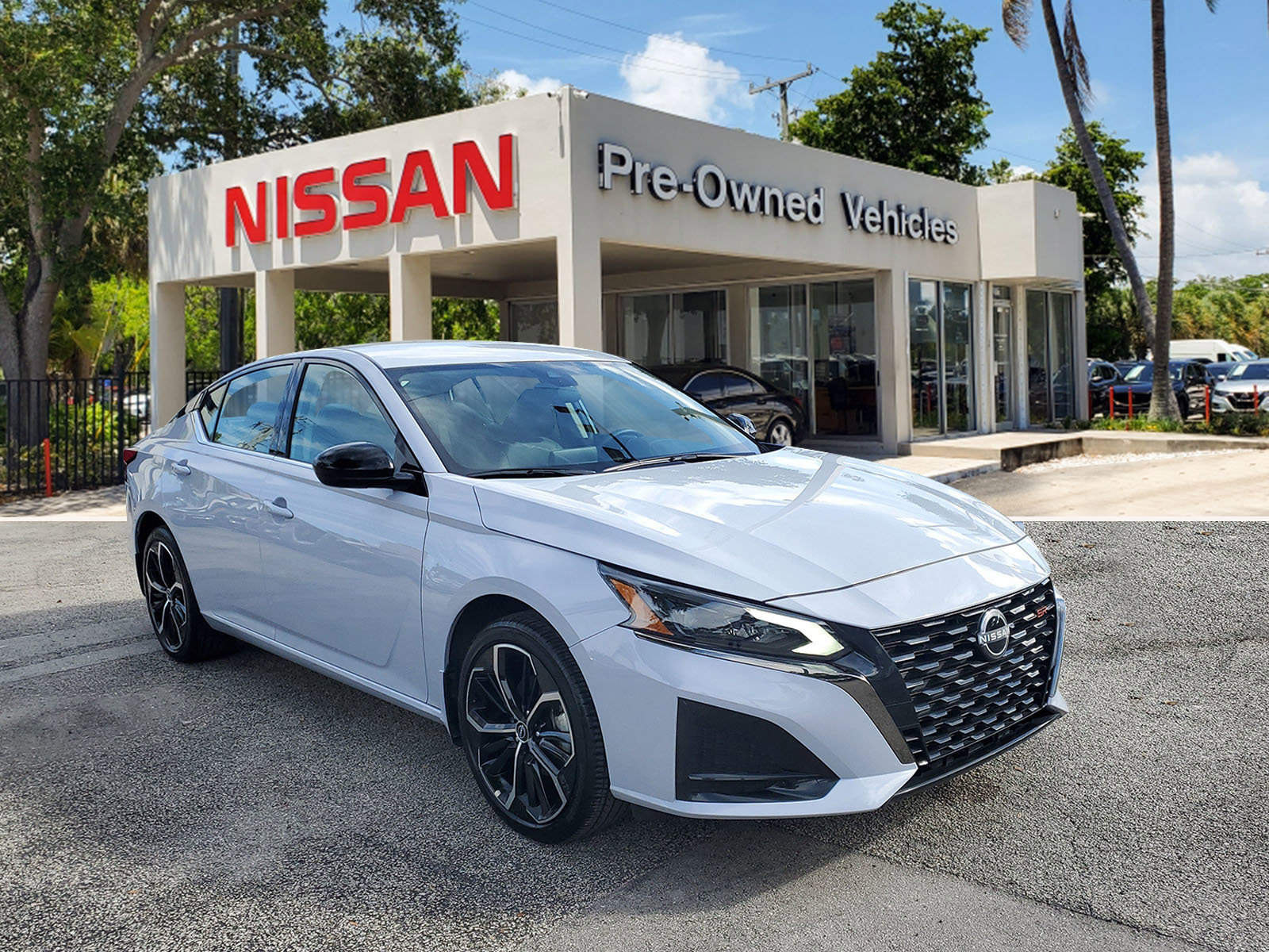 Certified 2025 Nissan Altima 2.5 SR AWD/4WD image 3