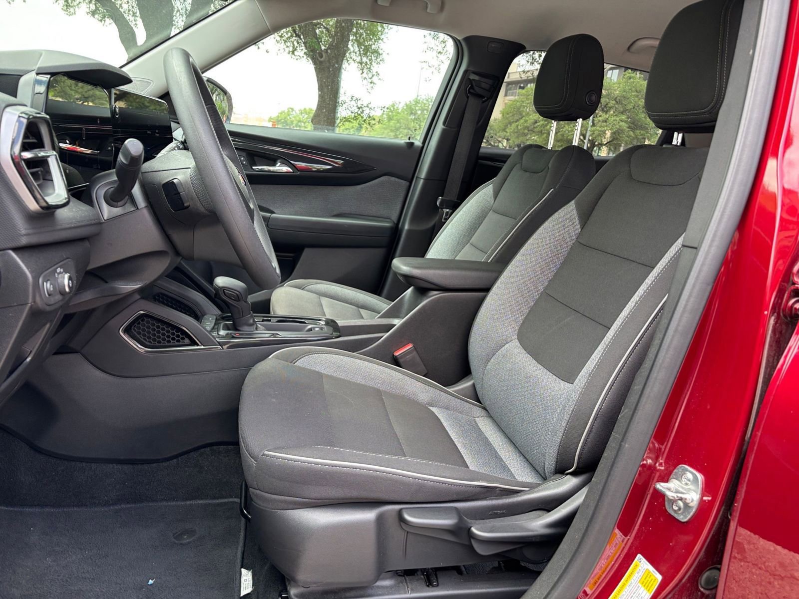 Used 2025 Chevrolet TrailBlazer LT FWD image 22